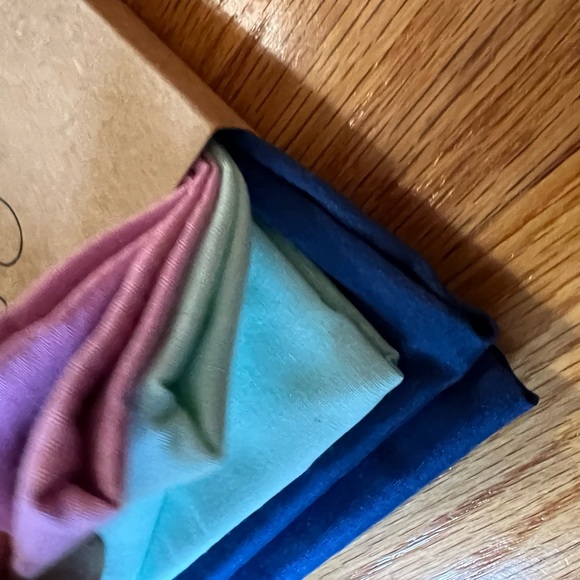 Wrap-It-Up Reusable Gift Wrapping Cloths - Picture 3 of 4